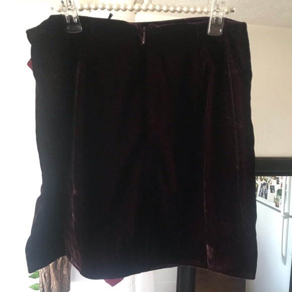 Revolve Lovers + Friends Lisa Skirt in Jam - Picture 5 of 7